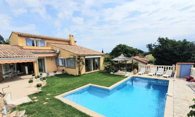 Sollies Pont Villa | Tranquil Villa Provencale with Private Pool & Ocean Views