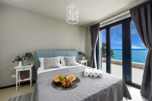 Zdrelac Villa | Pet-Friendly Villa Proversa with Oceanfront Pool Access