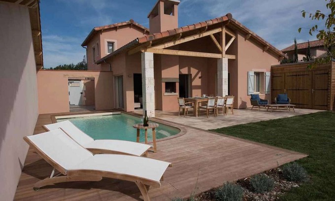 Castelnau-de-Montmiral Villa | Villa Puycelsi Privilège: Air-Conditioned Retreat with Pool