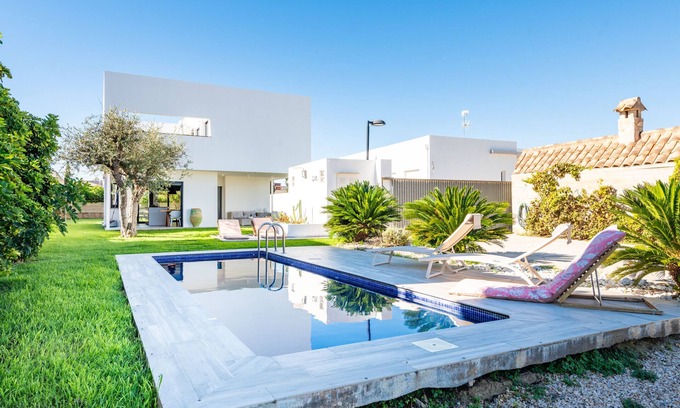 Vinaros House | Villa Puerto Blanco: Beachside Retreat with Pool & Wi-Fi