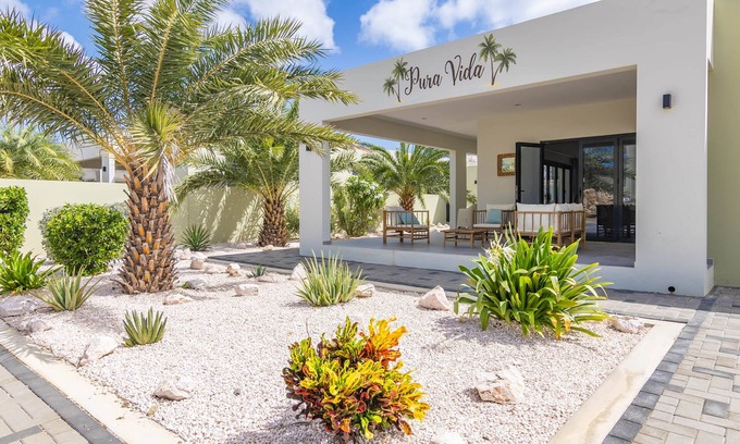 Marie Pampoen Villa | Villa Pura Vida Mambo Beach
