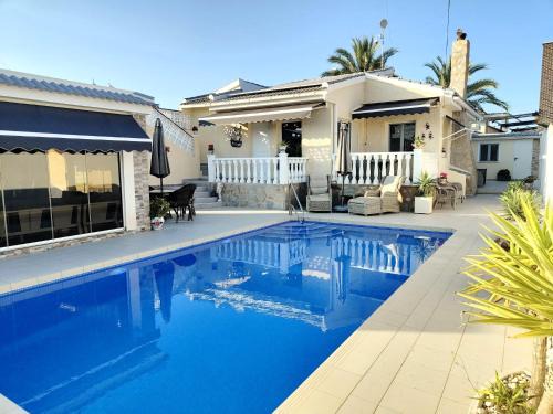 Quesada Villa | Villa Quesada: Family-Friendly Retreat with Pool & Pets Welcome