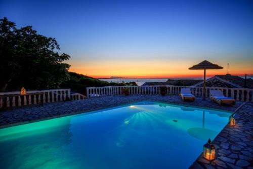 Agios Stefanos Avliotes Villa | Discover Tranquility at Villa Quietude - Beachfront Retreat