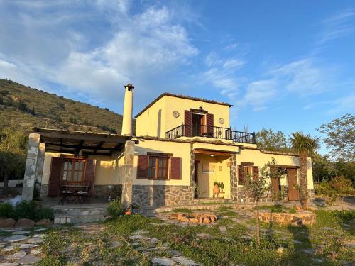 Carataunas Villa | Rustic Villa La Gualalla in Alpujarra: Pet-Friendly Retreat