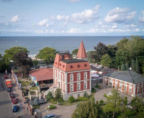Ustka Bed & Breakfast | Pet-Friendly Villa Red by Columbus with Oceanfront Views