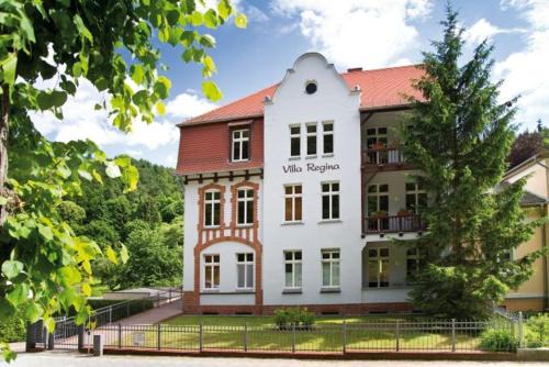 Bad Freienwalde House | Villa Regina: Family-Friendly Retreat with Pool & Pet Amenities