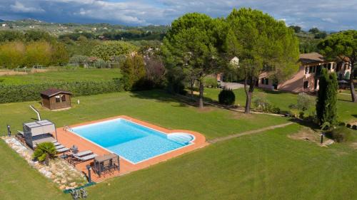 Porcari Villa | Villa Regina Elena Vittoria by VacaVilla