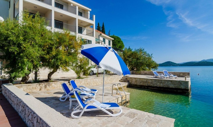 Duboka Apartment | Villa Regina Maris: Oceanfront Apartment with Double Terrace