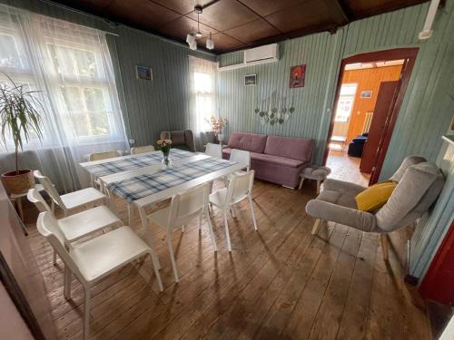 Oliwa Apartment | Discover Villa Rekin: Pet & Child Friendly Escape Awaits