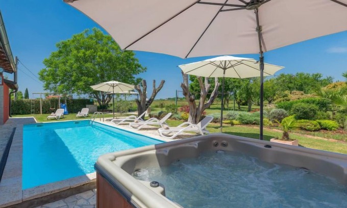 Kaldanija House | Discover Villa Renzo: Oceanfront Oasis with Private Pool