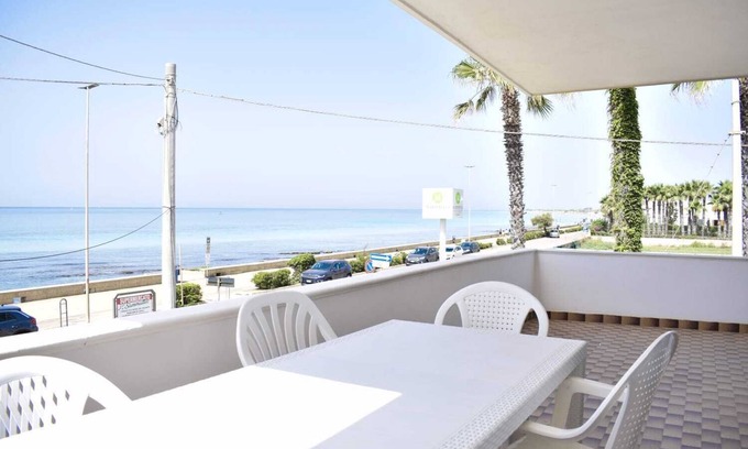 Torre Vado Villa | Villa 'Residence L'ebbrezza Del Mare' with Sea View, Wi-Fi and Air Conditioning