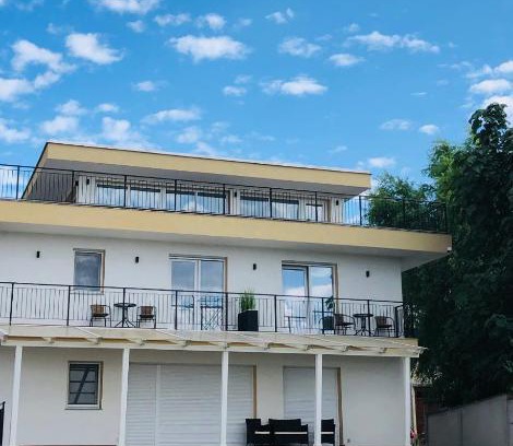 Sanmartin House | Kid-Friendly Villa Residence with Guest Rating of 9.4