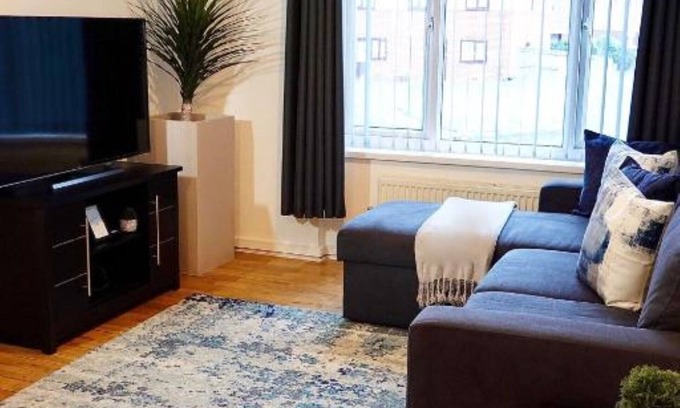Birmingham Apartment | Relaxing Villa Retreat in Birmingham with Spa & Hot Tub