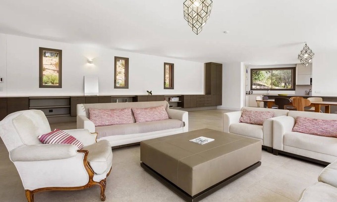 Trans-en-Provence House | Discover Villa 'Rez De Valeriane' with Pool and Garden Access