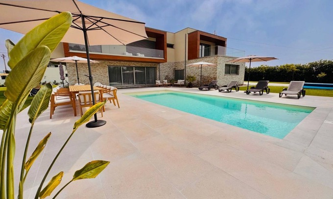 Torreira Villa | Villa 'Ria Lounge House': Private Terrace & Ocean Views