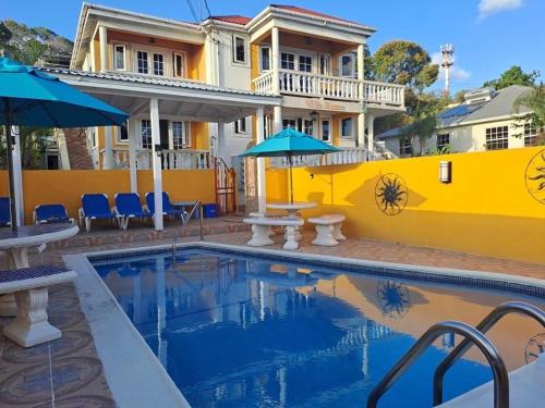 Welches Apartment | Villa Riana Barbados: Family-Friendly Stay with Pool & Breakfast