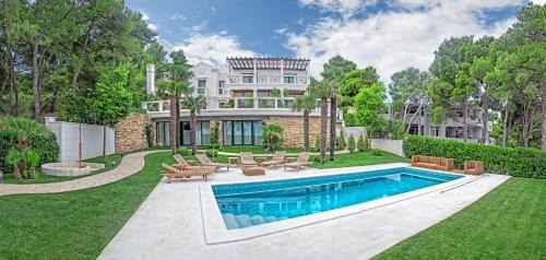 Slatine Villa | Luxury Villa Richi: 5-Star Stay with Pool & Hot Tub