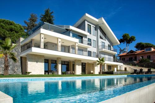 Mascalucia House | Relax at Villa Rita Pool & Spa with Oceanfront Views