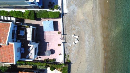 Casteldaccia Apartment | Oceanfront Villa Rita: Family-Friendly Seaside Retreat
