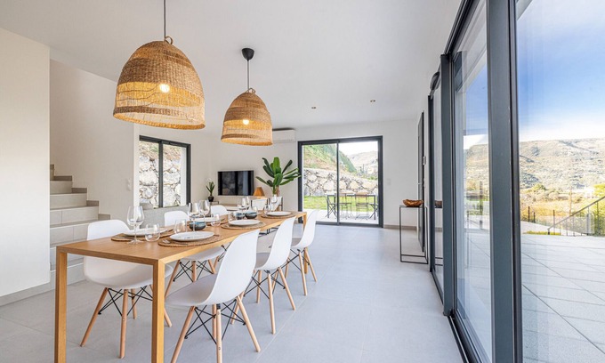 Colomars Villa | Villa RIVIERA: Relax by the Sea and Mountains