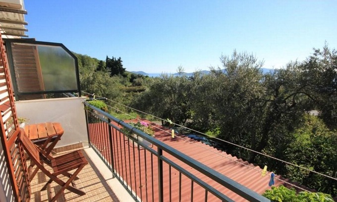 Brsecine Apartment | Cozy Villa Ro - Studio Apartment with Balcony & Sea View