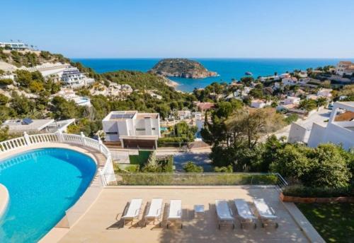 Mar Azul Villa | Relax at Villa ROCAZUL with Oceanfront Pool Access