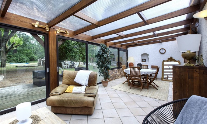 Saint-Aubin-de-Medoc Villa | Villa 'Rodolphe 8': Private Pool, Terrace & Wi-Fi Awaits