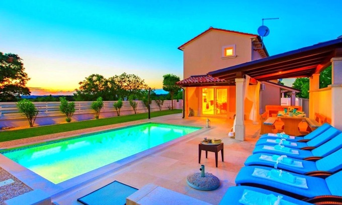 Sveti Petar u Sumi Villa | Villa Romana: Dreamy Escape with Pool, Jacuzzi & Ocean Views