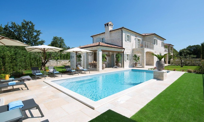 Korenici Villa | Villa Romanza: Poolside Retreat with Top Guest Ratings