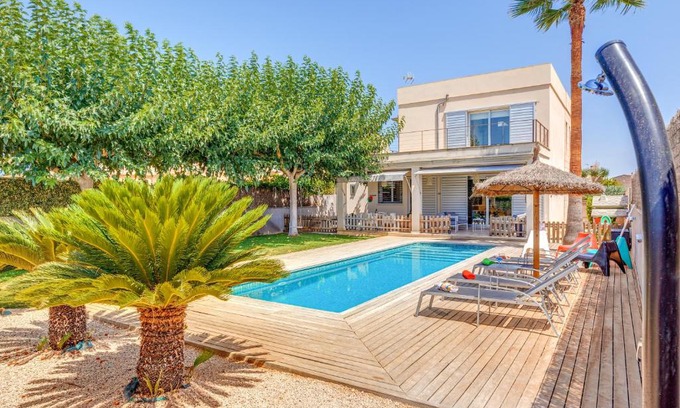 Porreres Villa | Villa Ronda Estación: Guest Rated 10/10 with Pool & Hot Tub