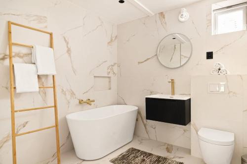 Sandviken House | Experience Villa Rosé I 1890: Family-Friendly Retreat