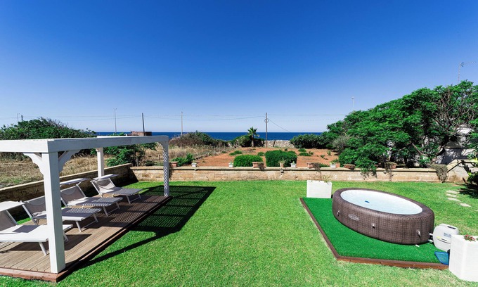 Posto Rosso Villa | Charming Independent Villa Steps from the Sea in Torre San Giovanni