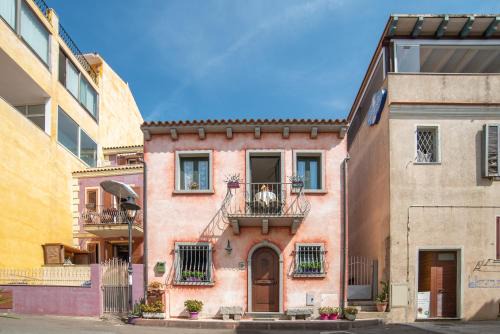 Santa Teresa di Gallura Villa | Villa Rosa - Casa delle Bambole: Family-Friendly Retreat