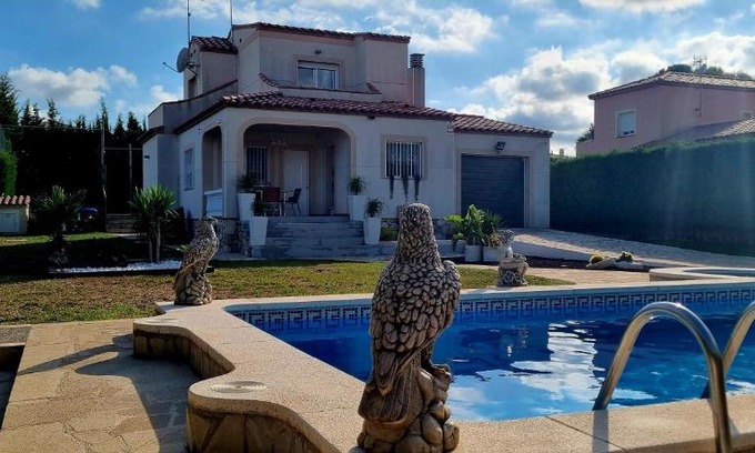 Les Tres Cales Villa | Unwind at Villa Rosa de los Vientos with Oceanfront Views