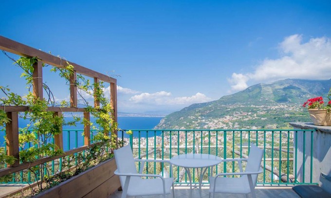Monte Chiaro House | Premier Villa Rosa di Nonna Rosa: 10/10 Rated Retreat