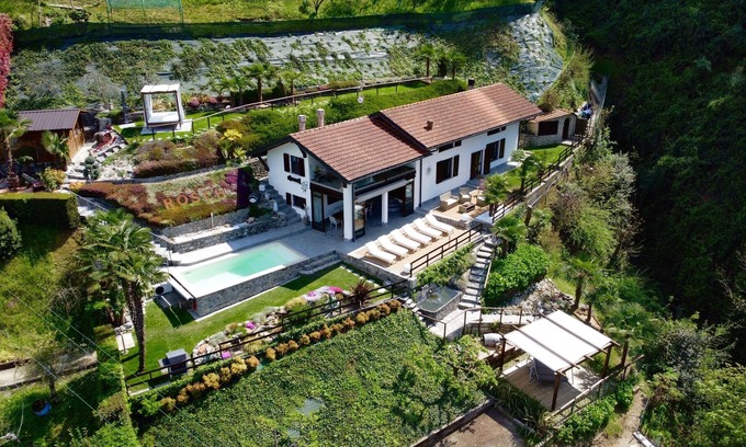 Lezzeno Villa | Villa Rosch: a place of peace in the heart of wood with a breathtaking view