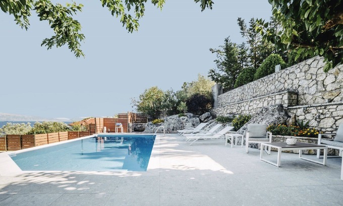 Nikiana Villa | Discover Villa Rosebud: Oceanfront Retreat in Nikiana