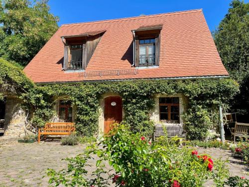 Heyda Villa | Oceanfront Villa Rosencottage for Family-Friendly Getaways