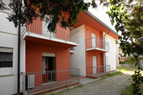 Rosolina Mare Apartment | Villa Roswal: Pet and Child-Friendly Haven Awaiting You
