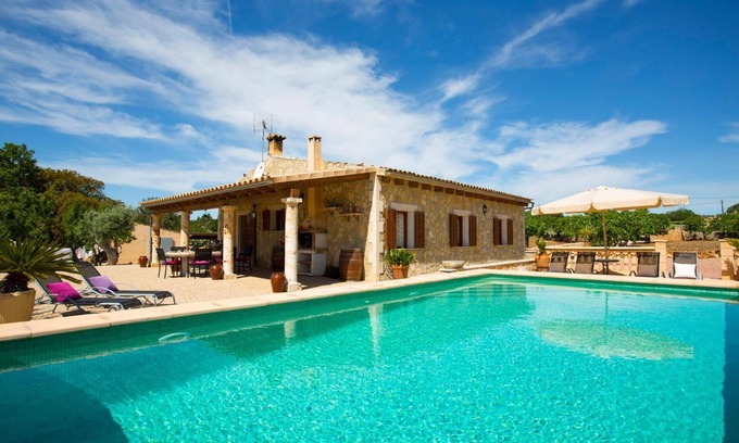 Ariany Villa | Villa 'Rota' with Private Pool, Private Terrace and Wi-Fi