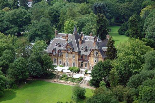 Koenigstein im Taunus Hotel | Elegant Villa Rothschild: Oceanfront Spa Retreat Awaits