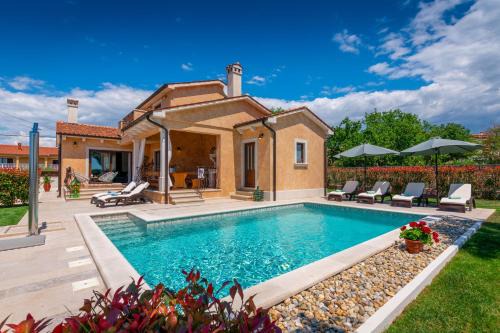 Flengi Villa | Experience Villa Rotonda: Oceanfront Bliss & Top Reviews