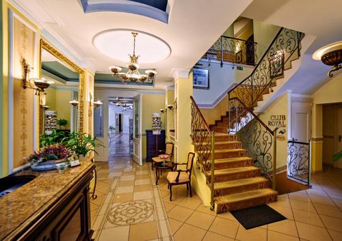 Ostrow Wielkopolski Hotel | Villa Royal: Guest Rated 8/10 with Pet-Friendly Amenities