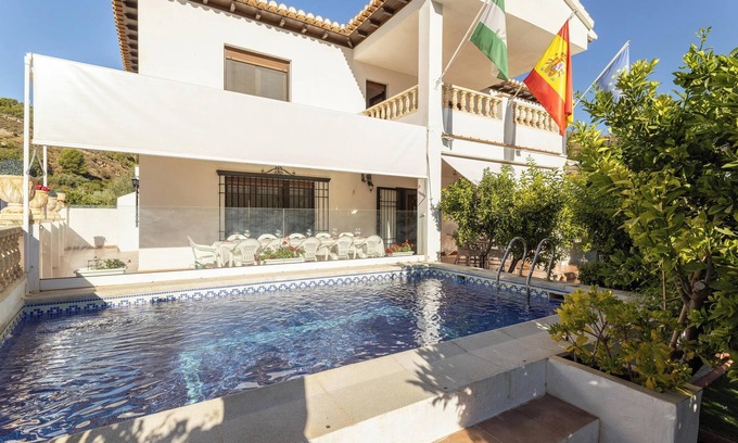 Conchar House | Relax at Villa Rural "Parador del Silo" with Pool & Views