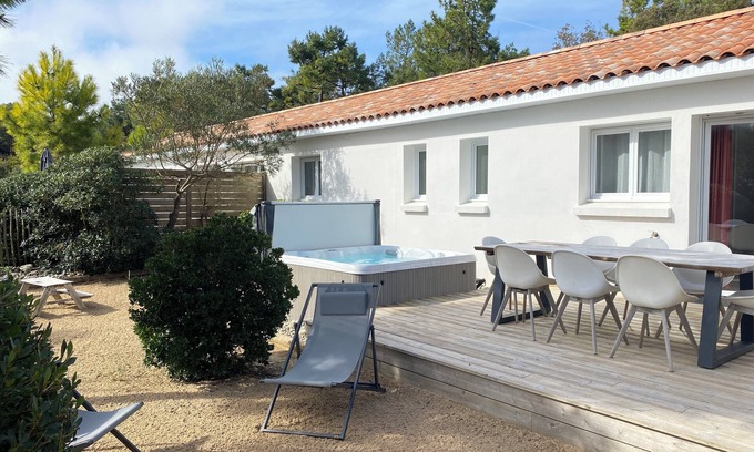 Notre-Dame-de-Monts Villa | Villa Russie: Oceanfront Escape with Spa & Pet-Friendly Amenities