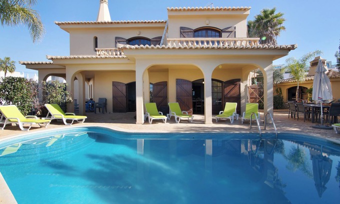 Castelo Villa | Villa 'Rústica' with Sea View, Wi-Fi and Air Conditioning