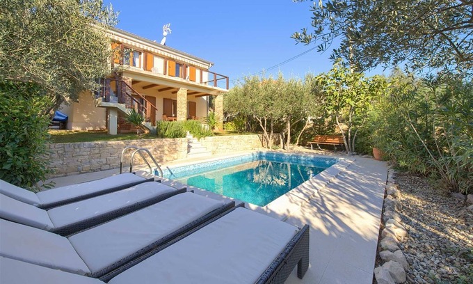 Dobrinj Villa | Villa Rustika: Pet-Friendly Retreat with Pool & Ocean Views