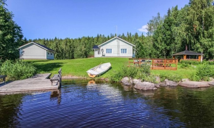 Leppavirta House | Villa Ruutana: Lake View Retreat with Spa & Family Amenities