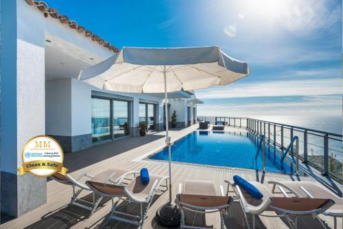 Paul do Mar House | Discover Villa São Lourenço: Family-Friendly with Pool