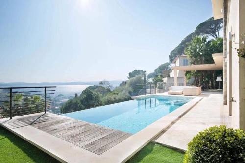 Sainte-Maxime Villa | Elegant Villa Sémaphore in the Heart of Sainte Maxime